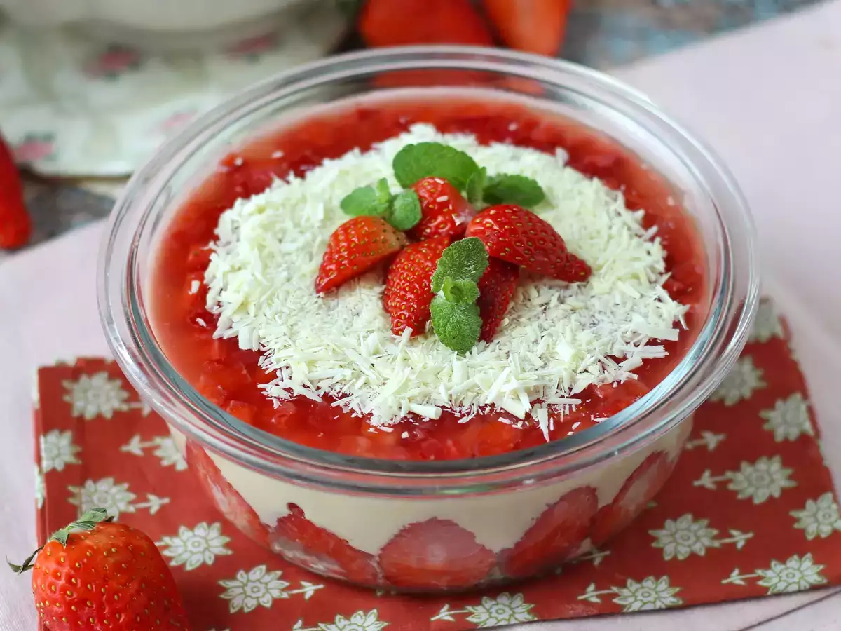 Pavê de morango, den brasilianske dessert lavet af jordbær og kondenseret mælk, der bedst spises kold - foto 6