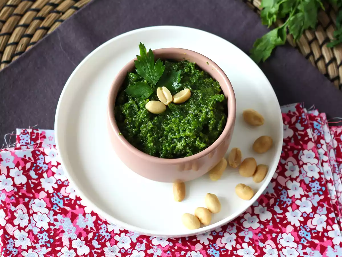 Persille- og jordnøddepesto, en eksplosion af smag