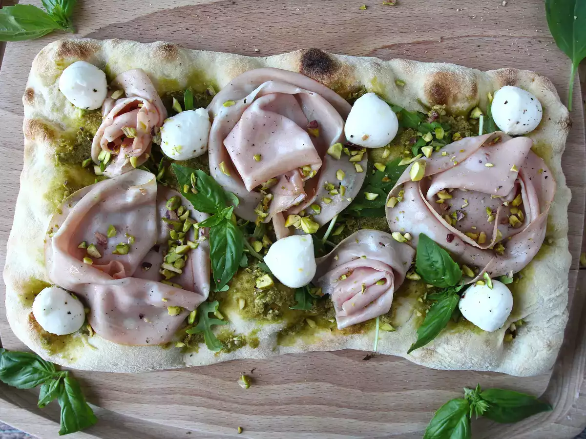 Pinsa med pesto og mortadella, klar på 10 minutter! - foto 3