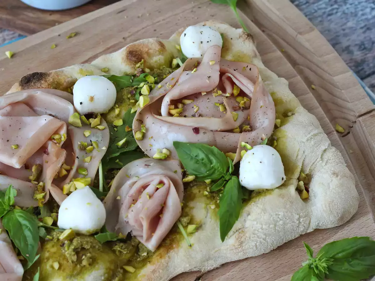 Pinsa med pesto og mortadella, klar på 10 minutter! - foto 2