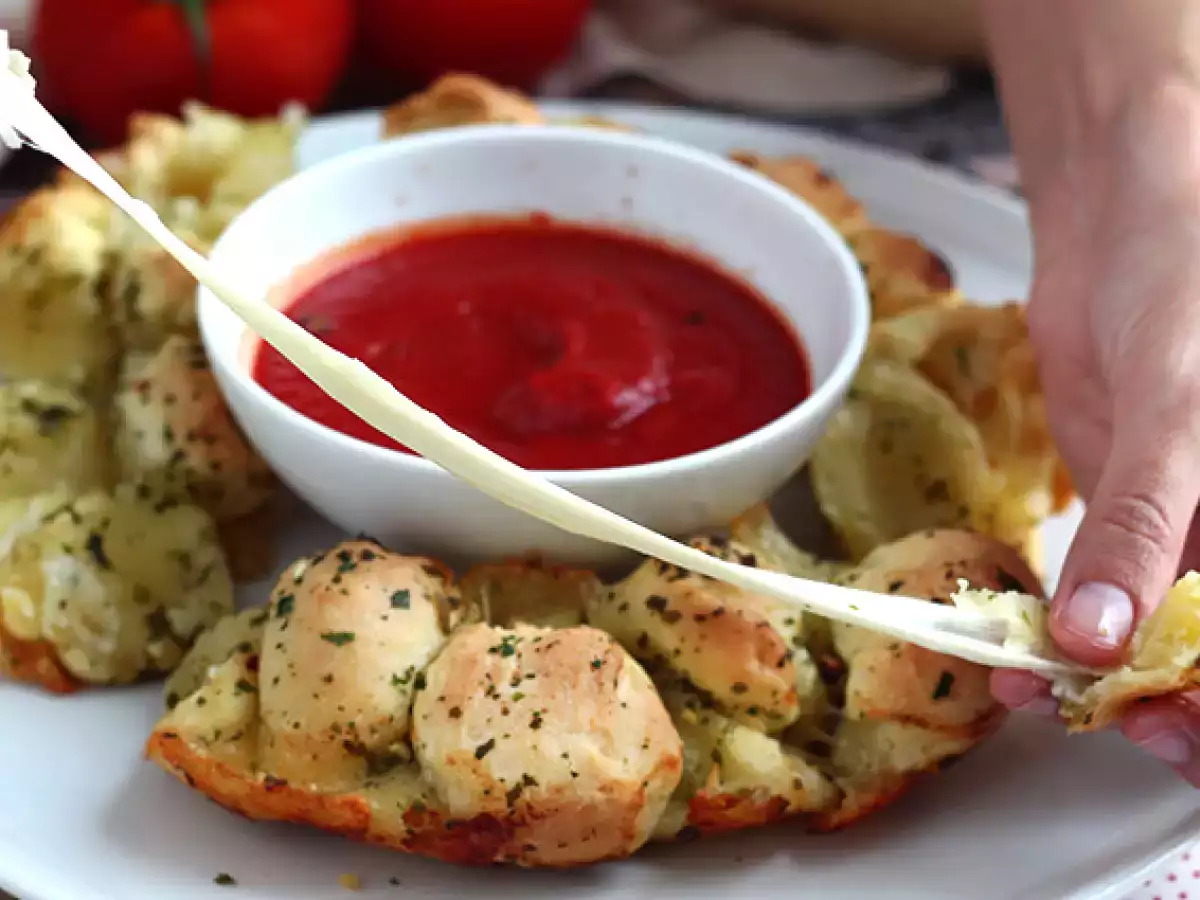 Pizzakrone fyldt med mozzarella