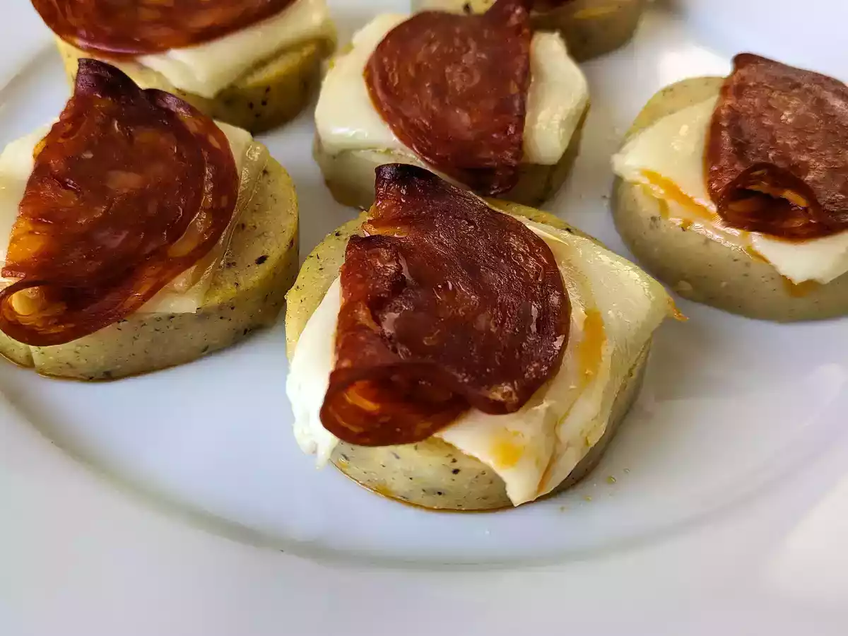 Polenta-crostini med scamorza-ost og pepperoni - foto 2