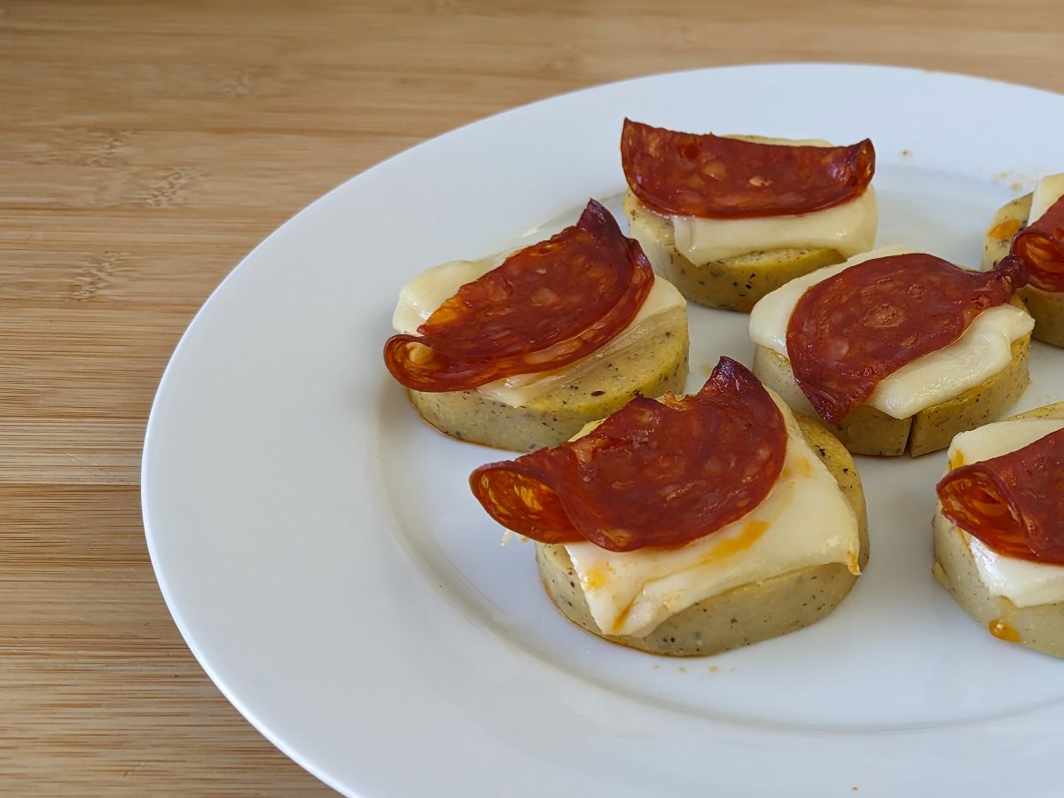 Polenta-crostini med scamorza-ost og pepperoni - foto 3