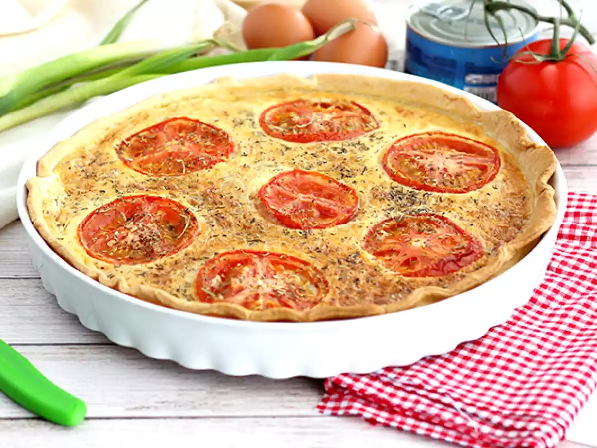 Quiche med tun og tomat