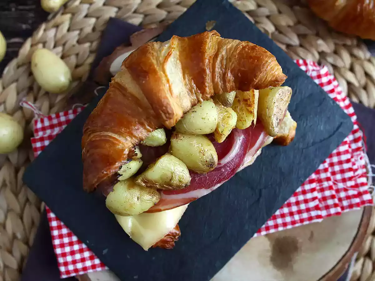 Raclette-croissant-sandwich til en lækker brunch! - foto 2
