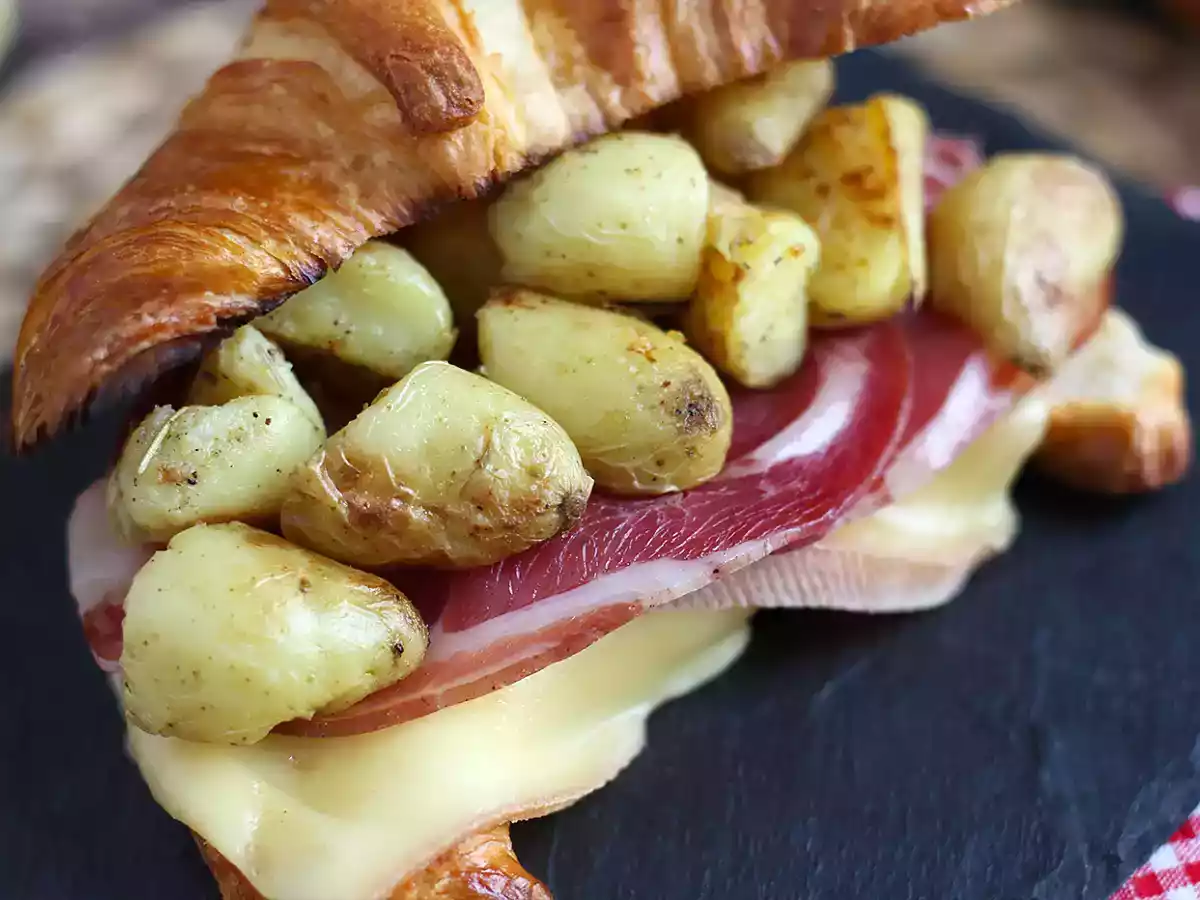 Raclette-croissant-sandwich til en lækker brunch! - foto 3