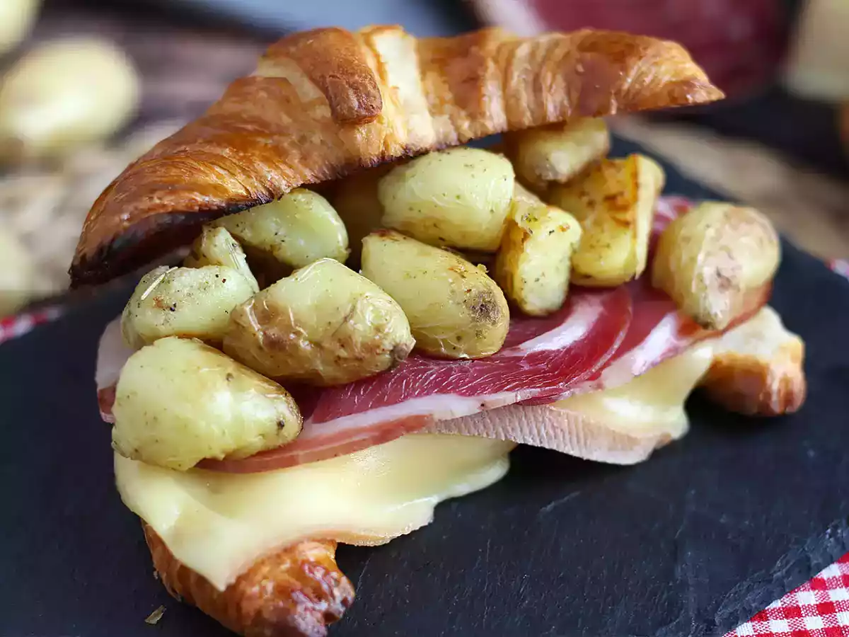 Raclette-croissant-sandwich til en lækker brunch! - foto 5