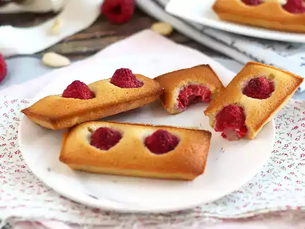 Opskrift Raspberry financiers, den detaljerede opskrift, der er nem at lave