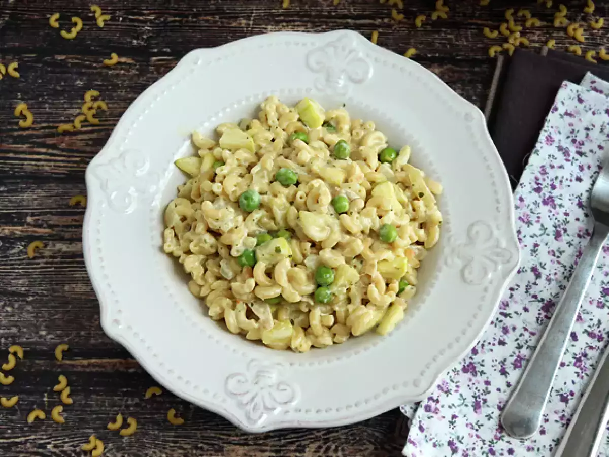 Risotto med coquillettes, ærter, squash og flødeost med hvidløg og krydderurter