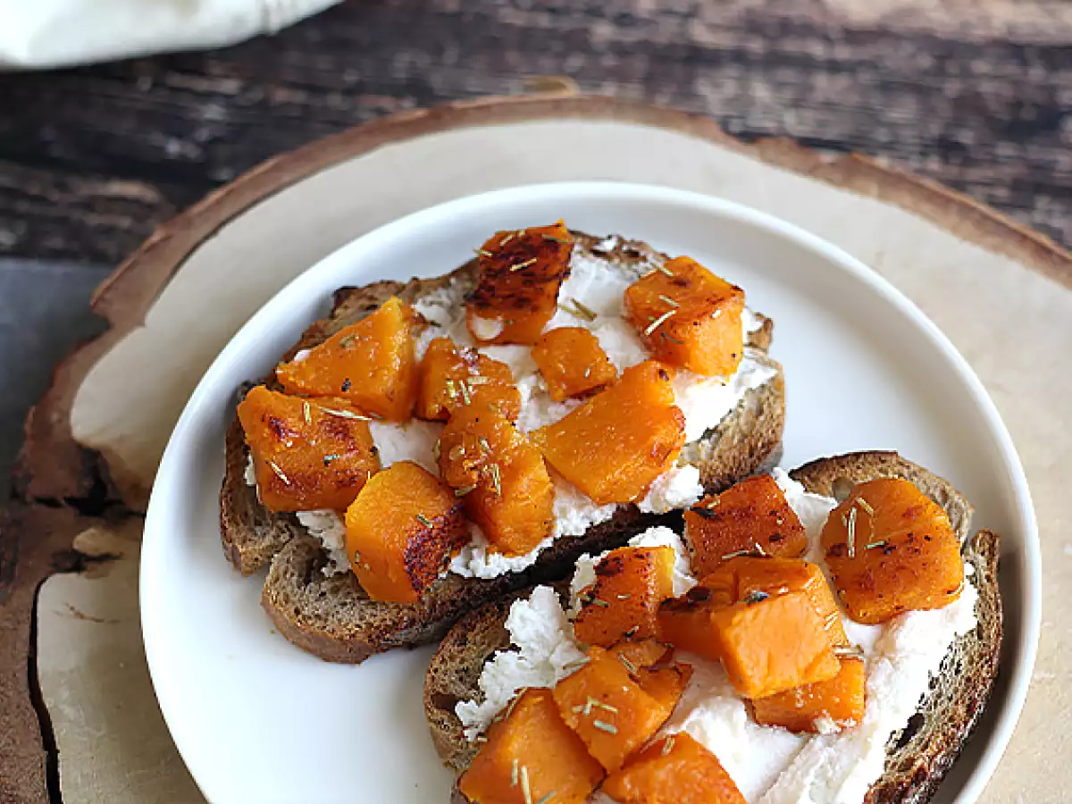 Ristet brød med ricotta, butternutgræskar og æg - foto 2