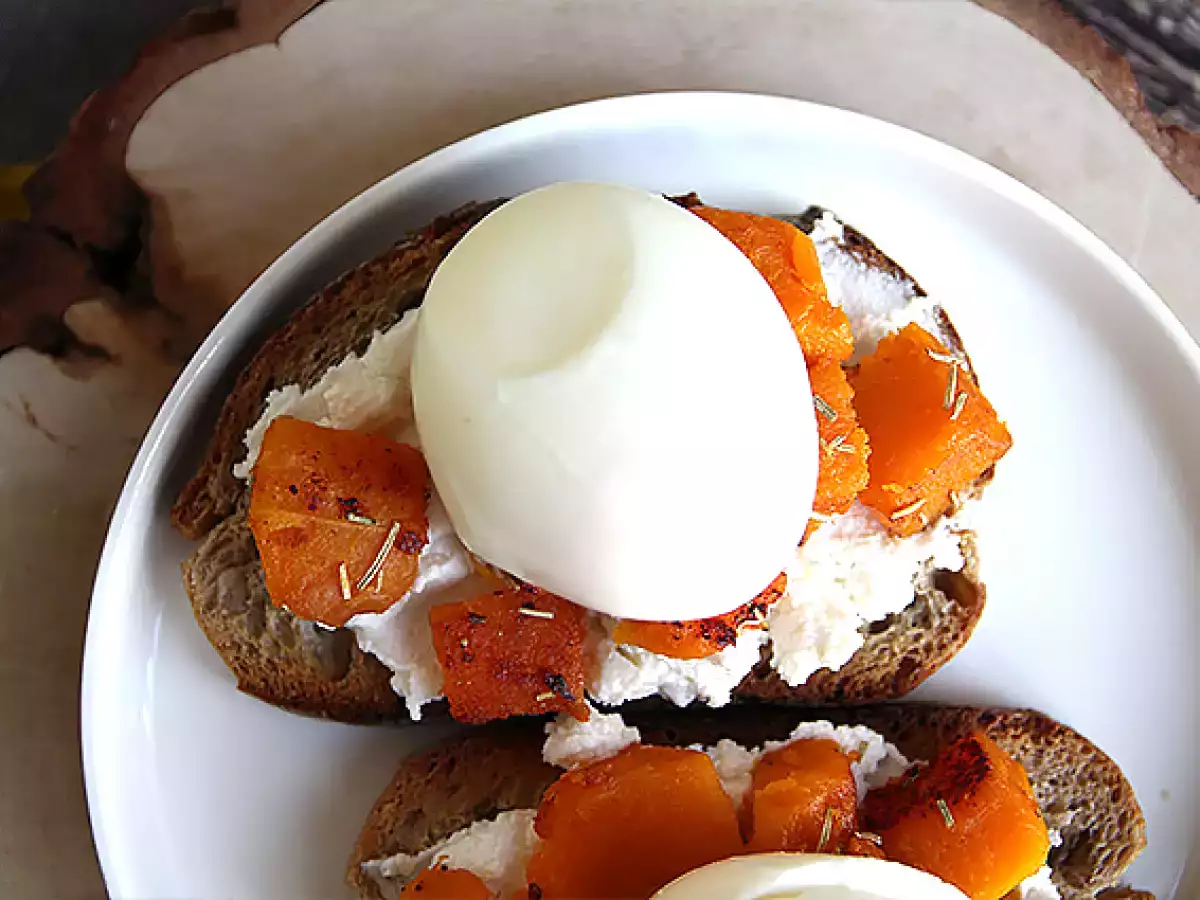 Ristet brød med ricotta, butternutgræskar og æg - foto 3