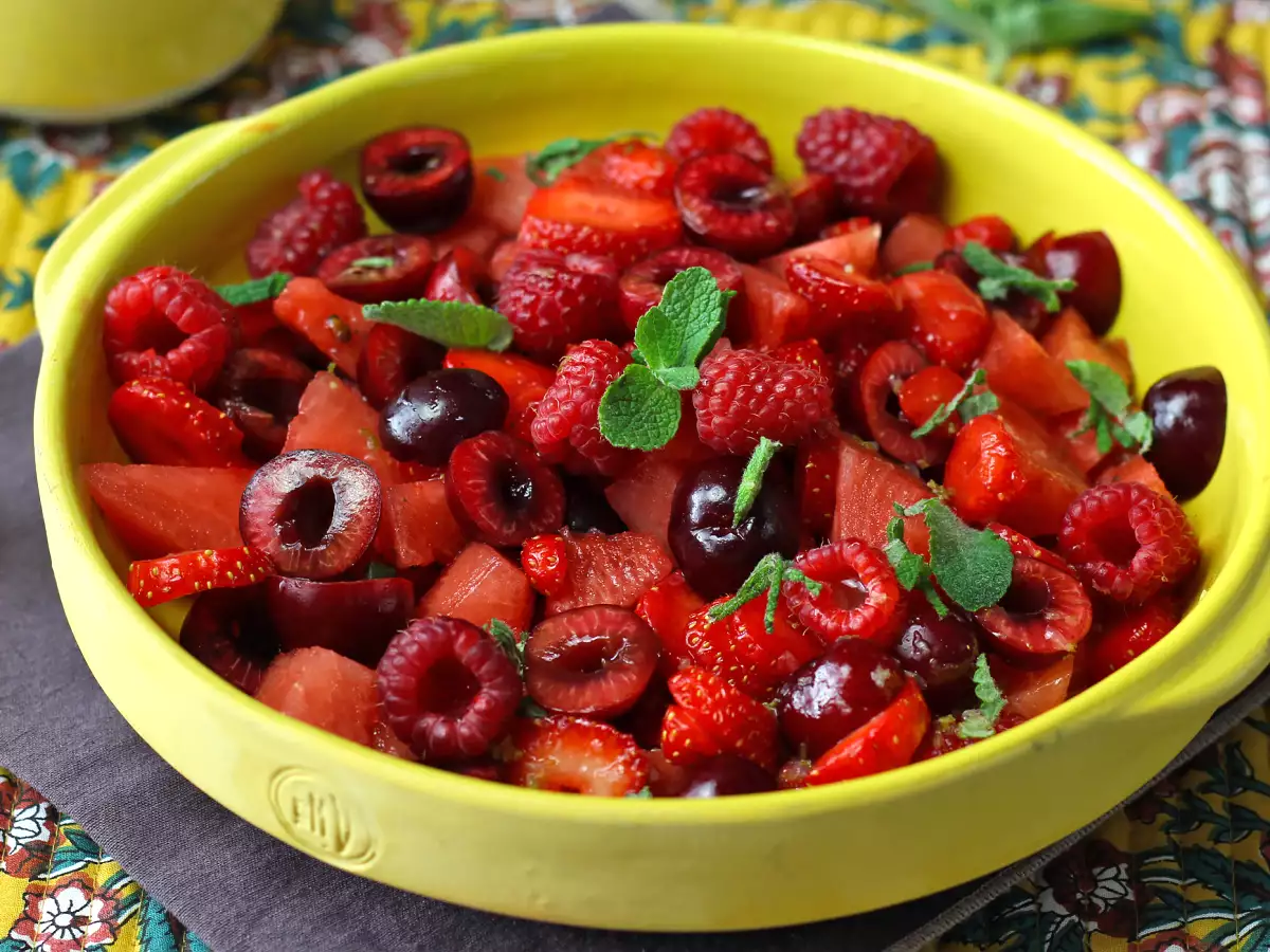 Rød frugtsalat: jordbær, hindbær, kirsebær og vandmelon, perfekt til sommeren! - foto 4
