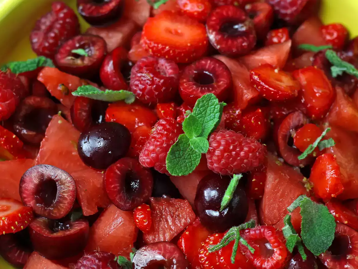 Rød frugtsalat: jordbær, hindbær, kirsebær og vandmelon, perfekt til sommeren! - foto 5