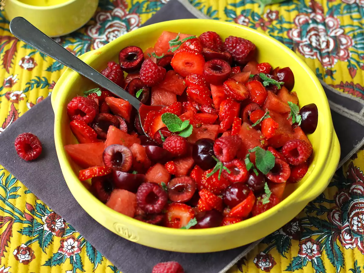 Rød frugtsalat: jordbær, hindbær, kirsebær og vandmelon, perfekt til sommeren! - foto 6