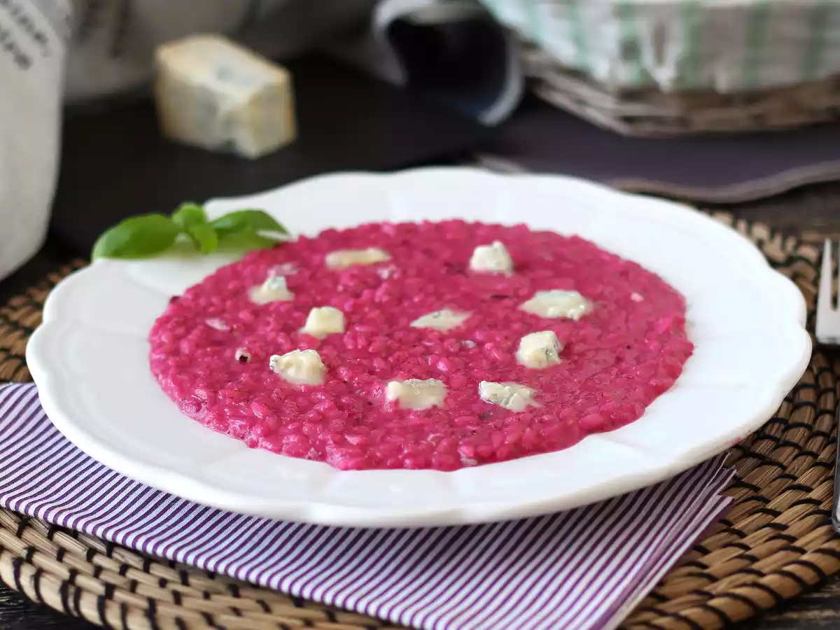 Rødbede- og gorgonzola-risotto: en eksplosion af farver og intense smage