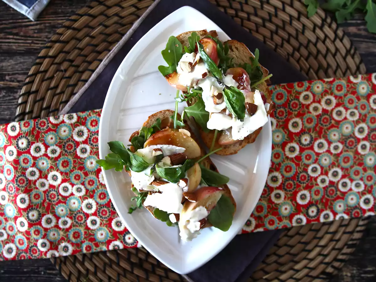 Rucolabrød med ristede ferskner og burrata: en sød og salt kombination, der er superlækker! - foto 4