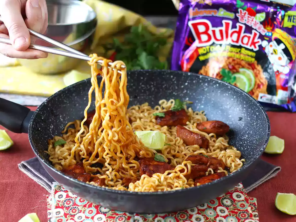 Sådan laver du buldak habanero lime nudler, opskrift med marineret kylling!