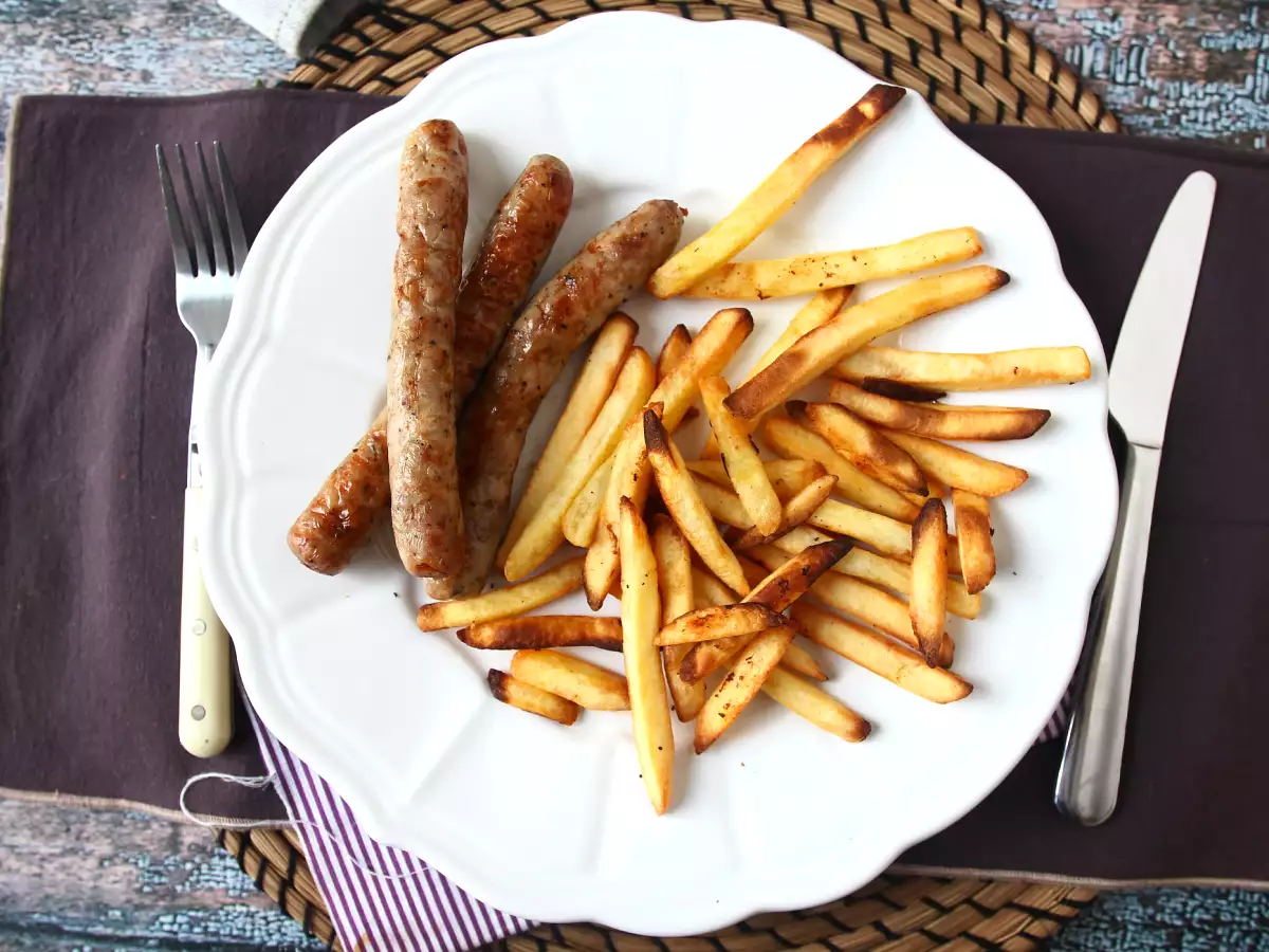 Sådan tilbereder du pølser i en airfryer