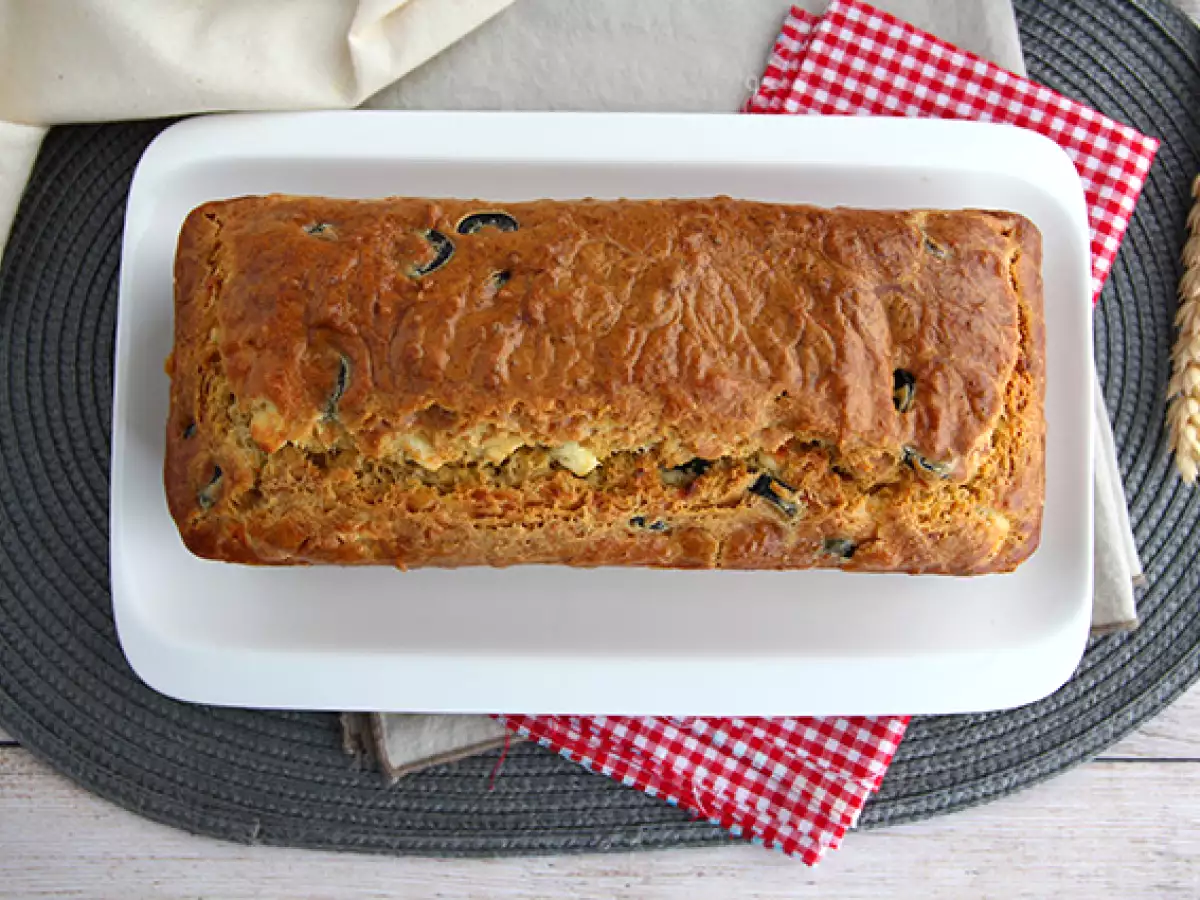 Saltkage med sorte oliven og feta - foto 4