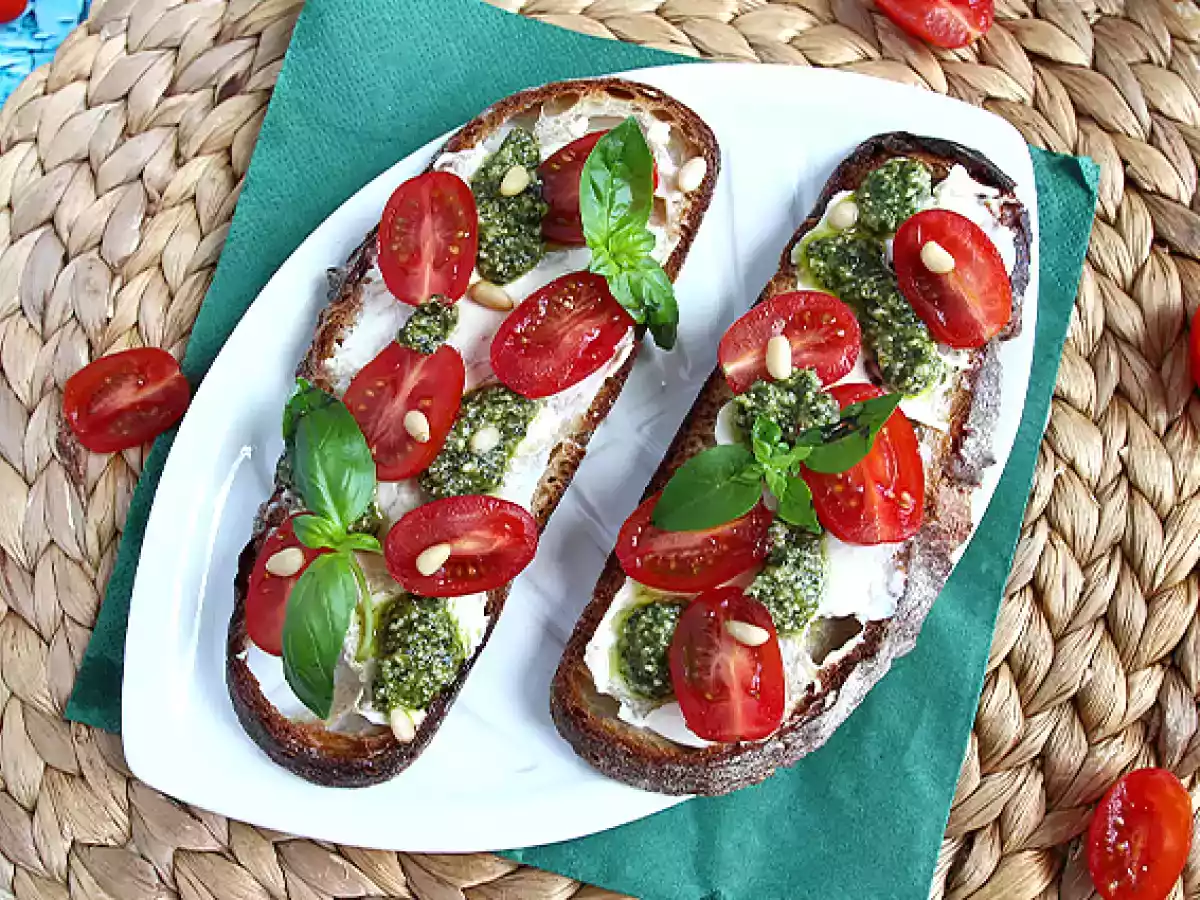 Sandwiches med frisk ost, pesto og cherrytomater - foto 4