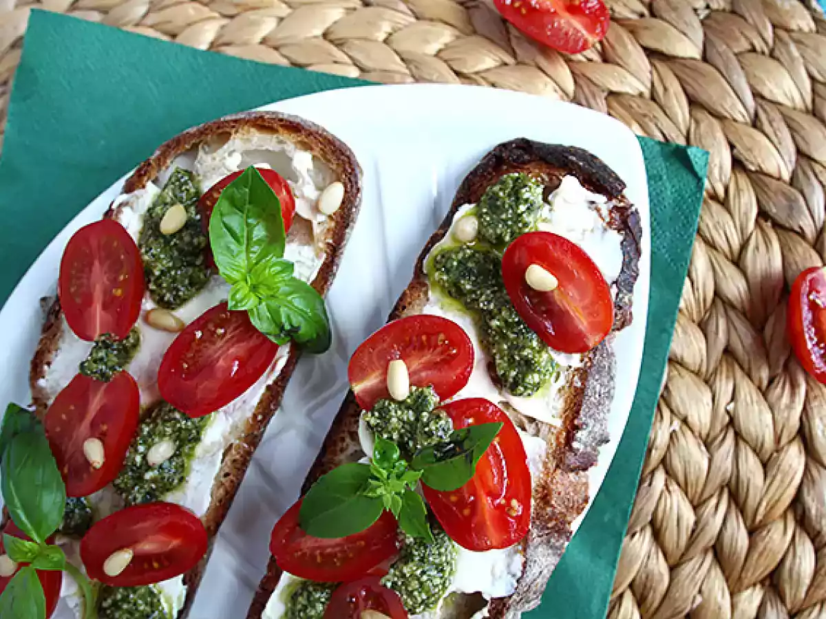 Sandwiches med frisk ost, pesto og cherrytomater - foto 5