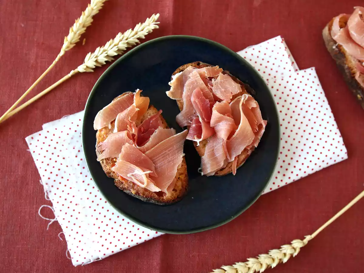 Sandwiches med tomat og serranoskinke - foto 2