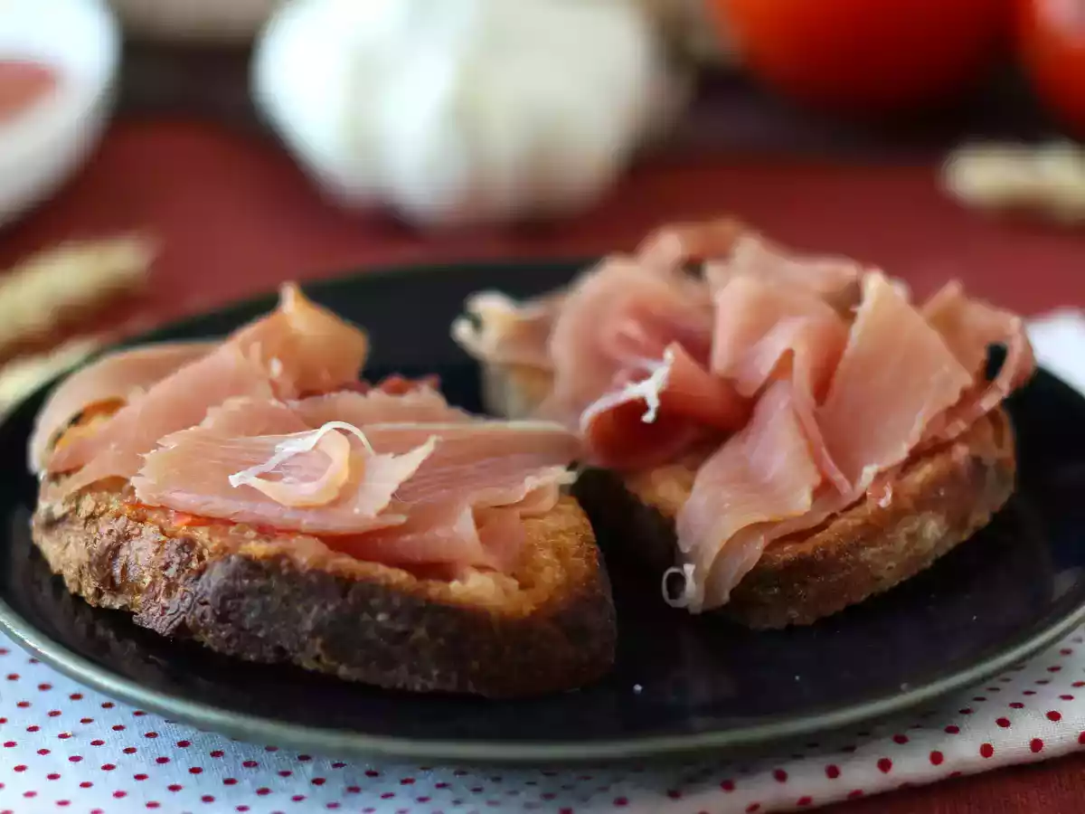 Sandwiches med tomat og serranoskinke - foto 3