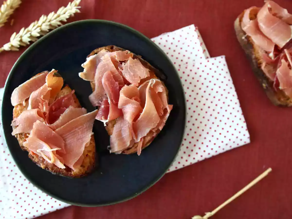 Sandwiches med tomat og serranoskinke - foto 5
