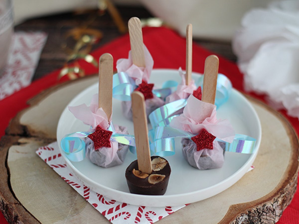 Slikkepinde med varm chokolade: mørk chokolade + ristede hasselnødder - foto 5