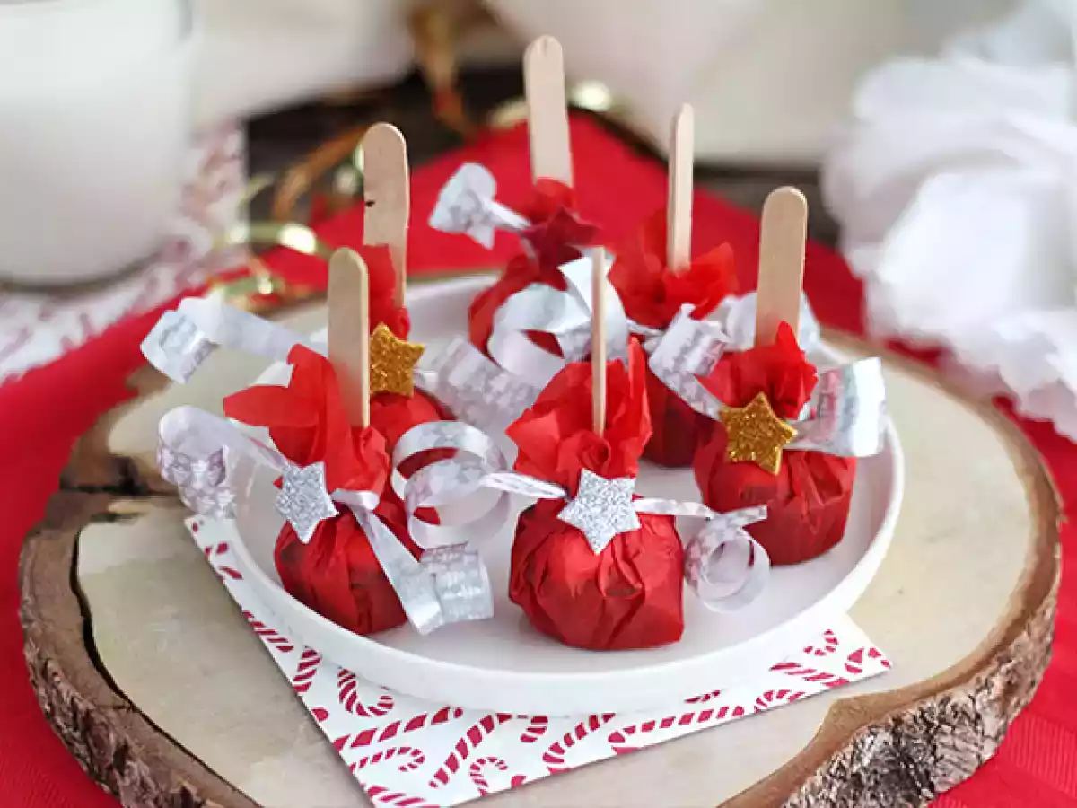 Slikkepinde med varm chokolade: mørk chokolade + skumfiduser