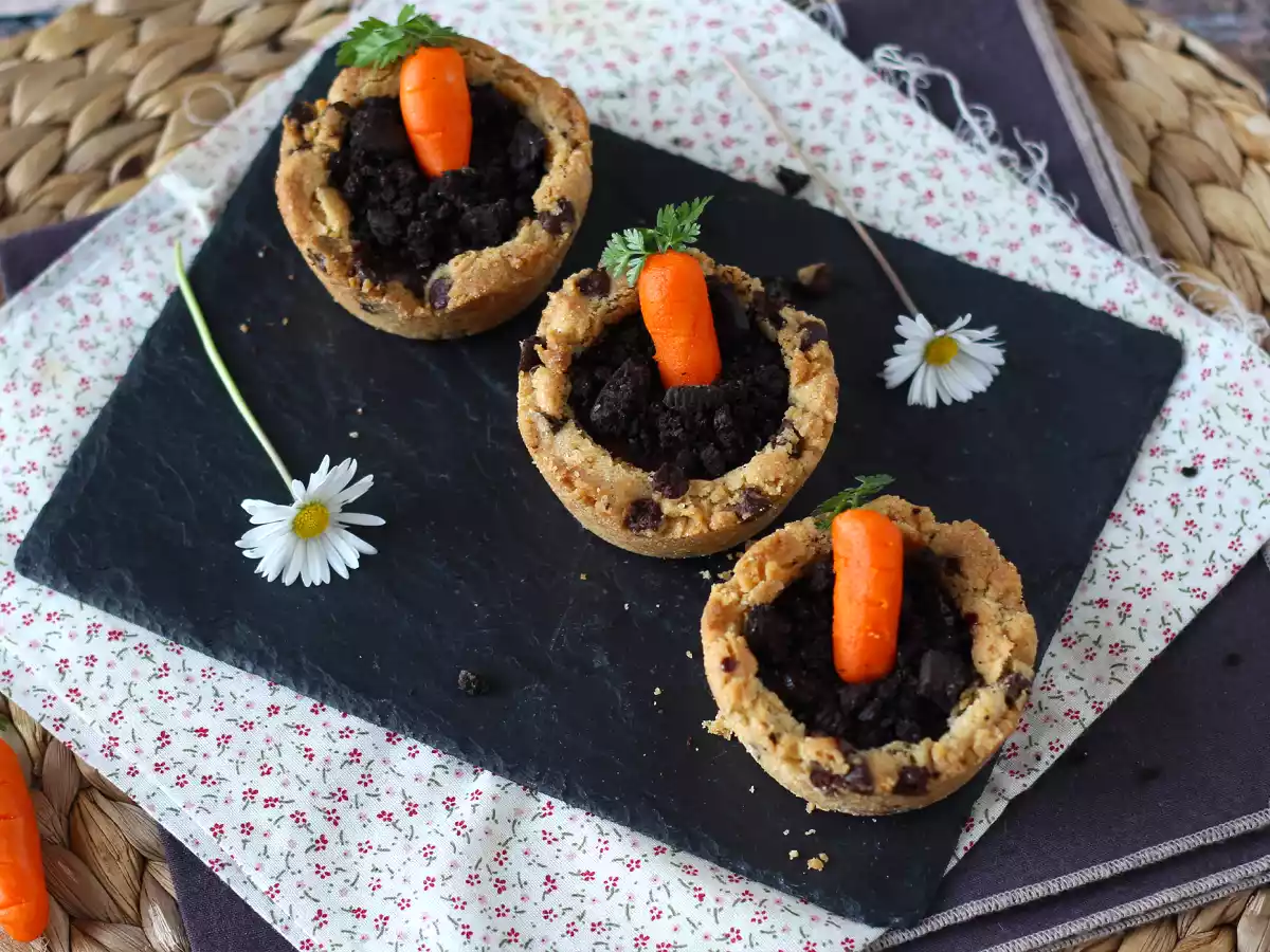 Småkagekopper toppet med chokoladeganache, gulerodspotte-stil - foto 5