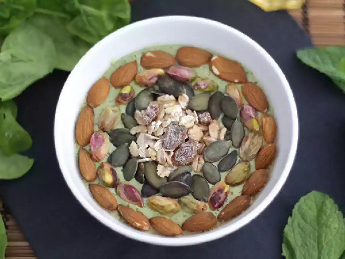 Smoothie bowl kiwi mint spinatskud - foto 2