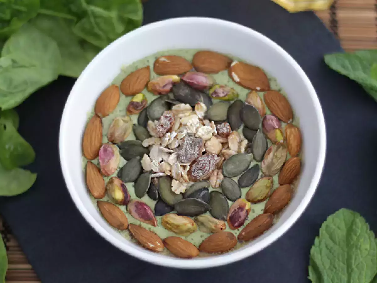Smoothie bowl med kiwi, mynte og babyspinat - foto 2