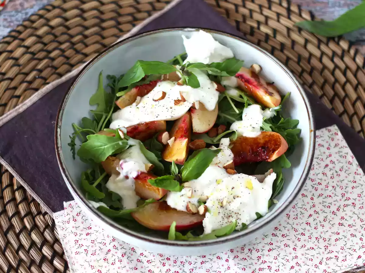 Sød og salt salat med ristede ferskner, rucola og burrata (sød sommersmag) - foto 5