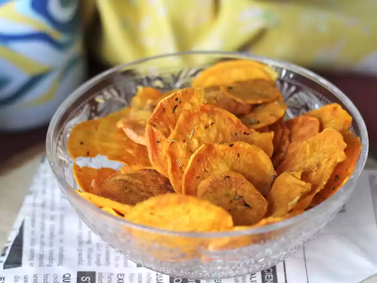 Søde kartoffelchips i mikroovn