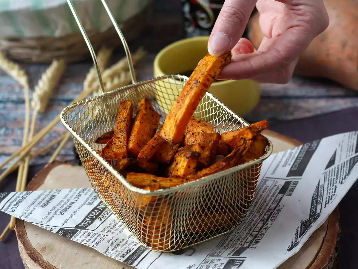 Søde kartoffelfritter i airfryer – sprøde udenpå og bløde indeni!