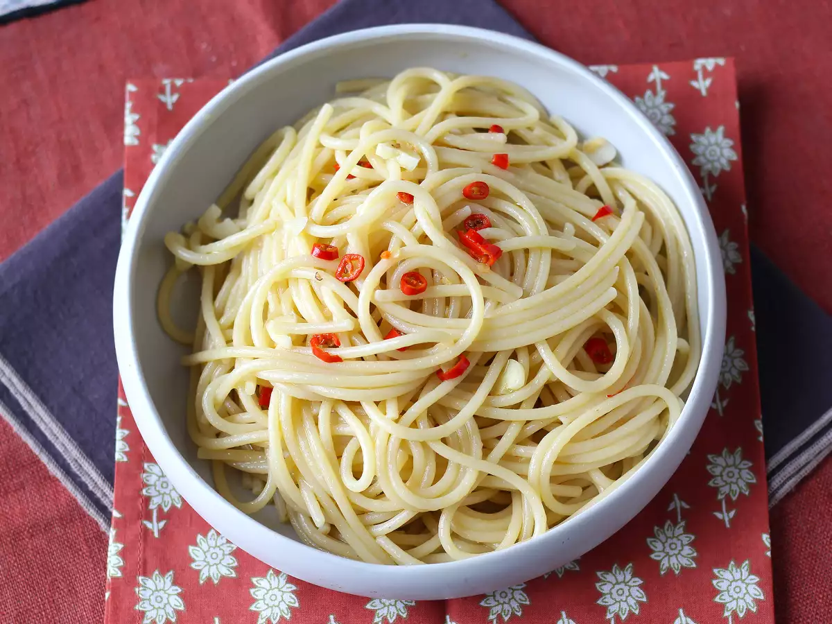 Spaghetti aglio, olio e peperoncino: den italienske klassiker, der redder middagen i sidste øjeblik - foto 3