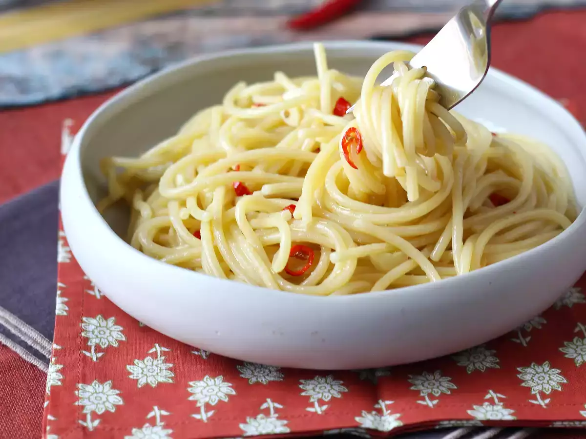 Spaghetti aglio, olio e peperoncino: den italienske klassiker, der redder middagen i sidste øjeblik - foto 4