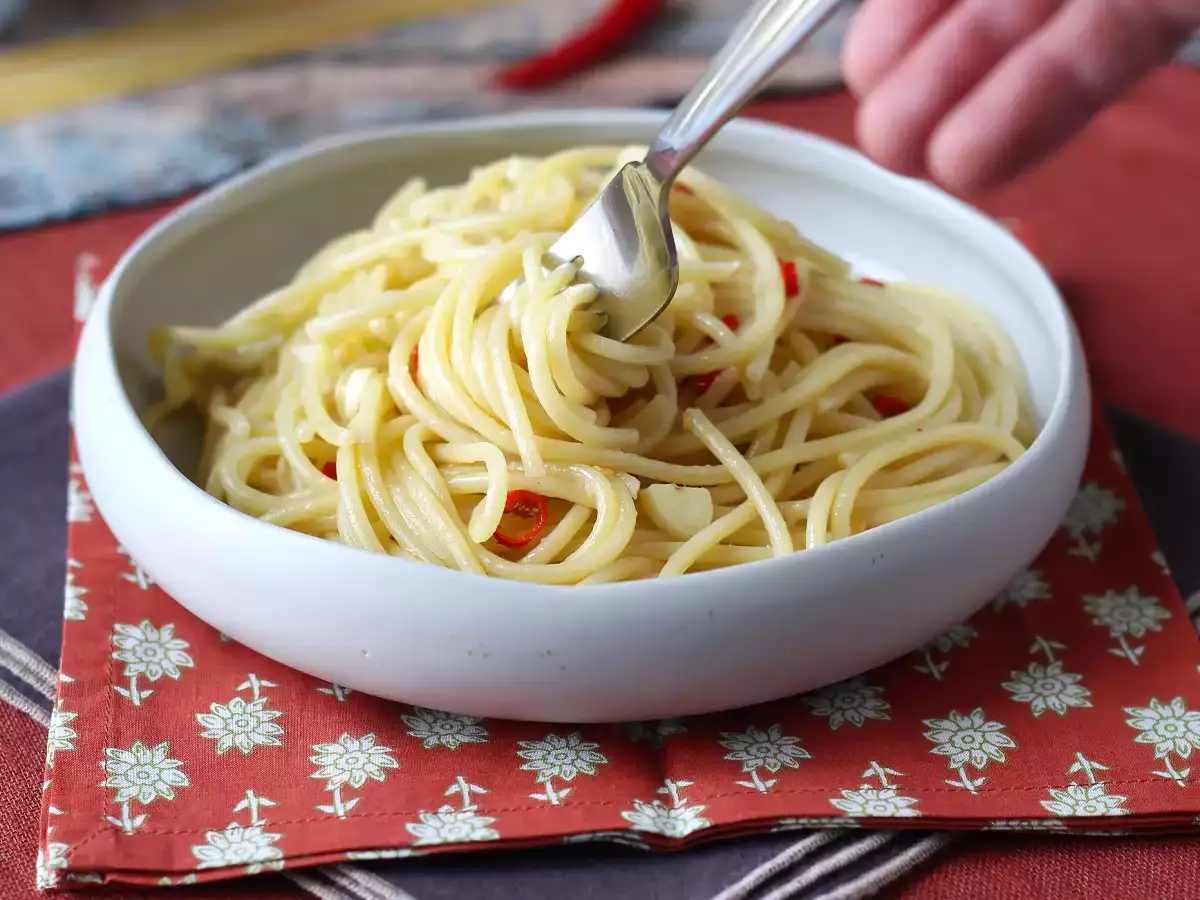 Spaghetti aglio, olio e peperoncino: den italienske klassiker, der redder middagen i sidste øjeblik - foto 6