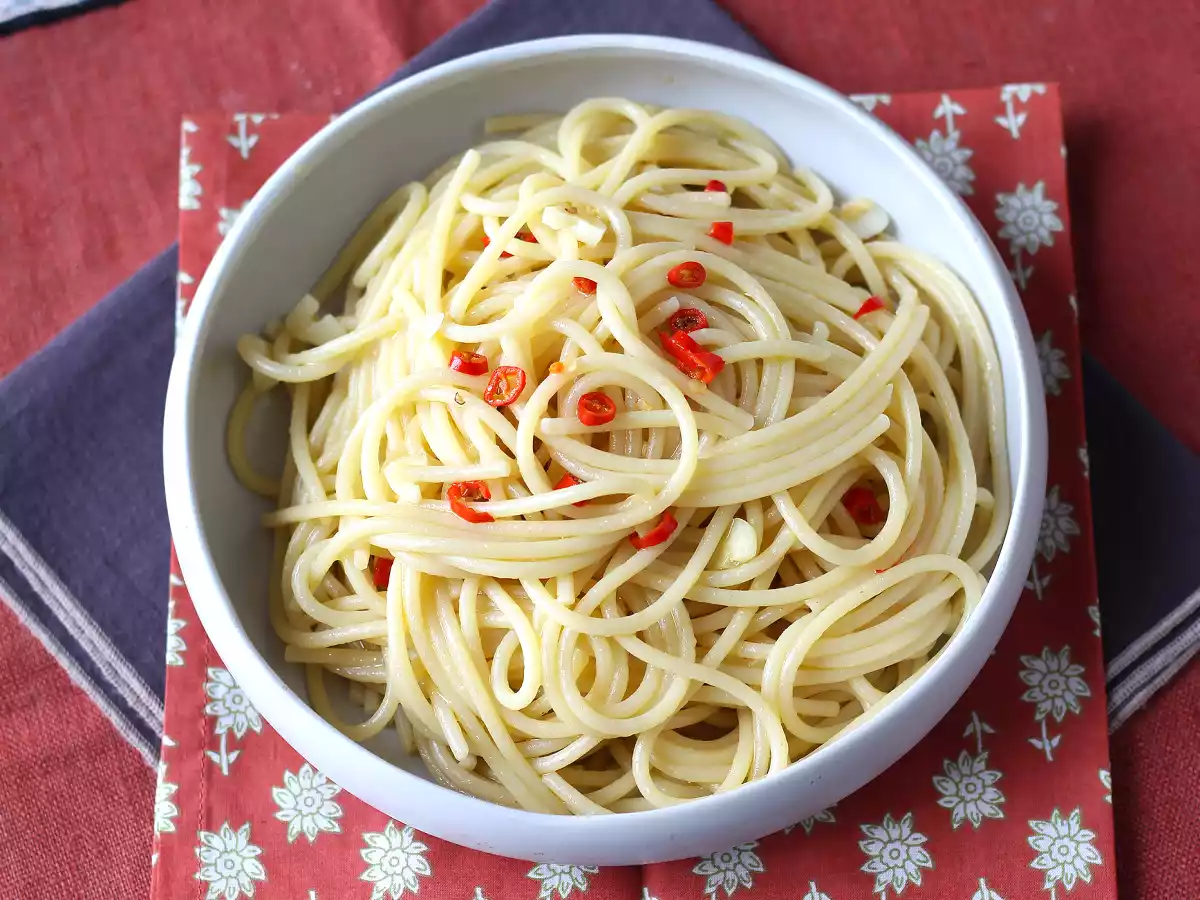 Spaghetti aglio, olio e peperoncino: den italienske traditions sidste øjebliks-ret - foto 3