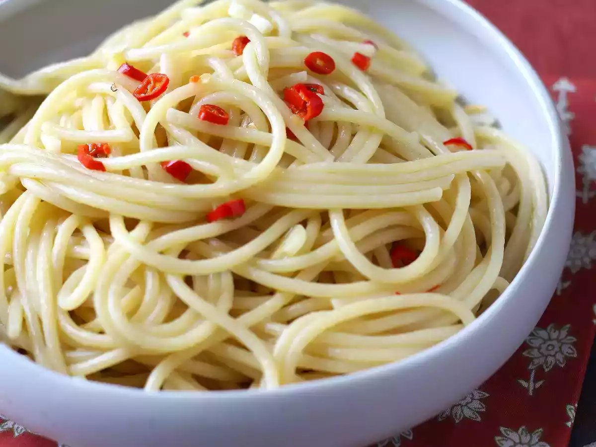 Spaghetti aglio, olio e peperoncino: den italienske traditions sidste øjebliks-ret - foto 5