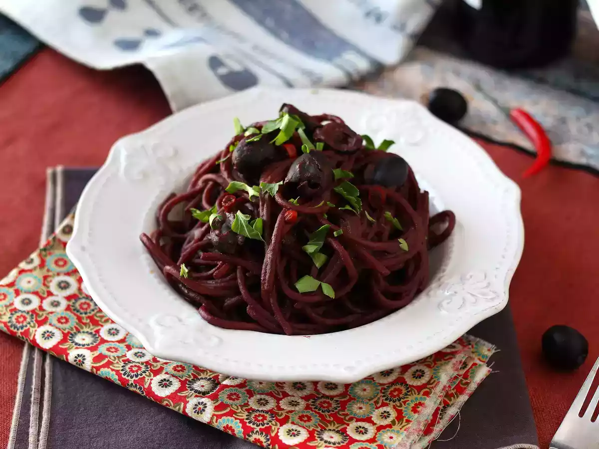 Spaghetti alla fuoco di bacco: rødvinspasta, der giver noget særligt til bordet