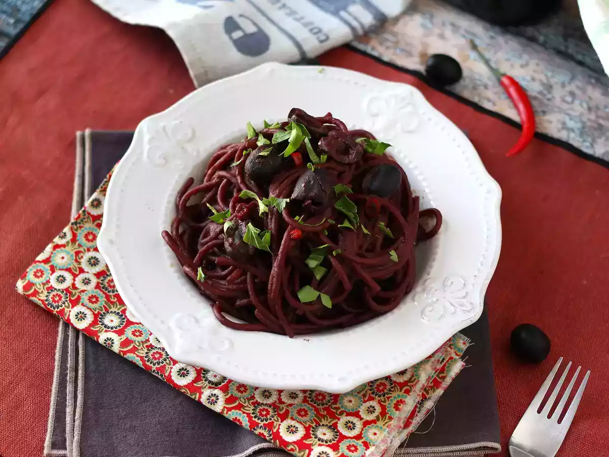 Spaghetti alla fuoco di bacco: rødvinspasta, der giver noget særligt til bordet - foto 2