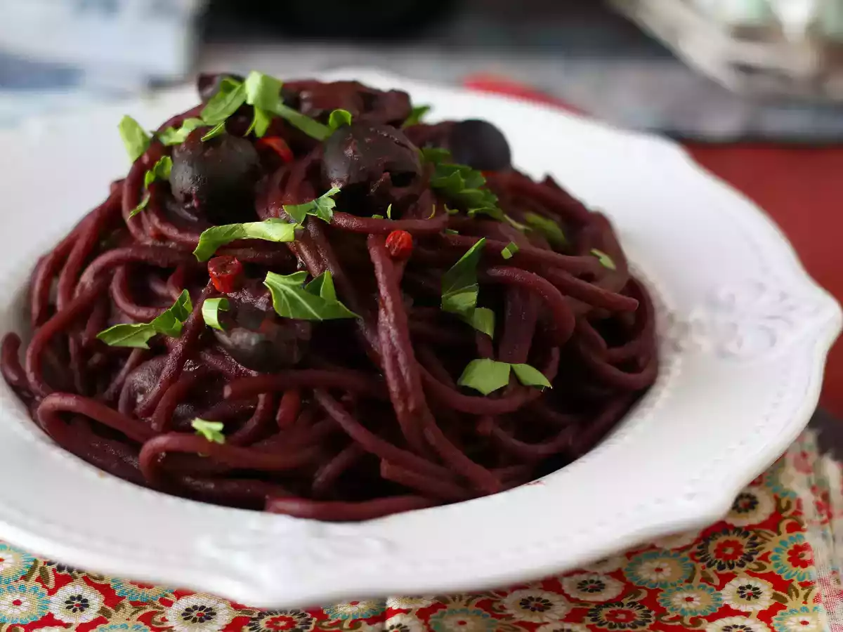 Spaghetti alla fuoco di bacco: rødvinspasta, der giver noget særligt til bordet - foto 3