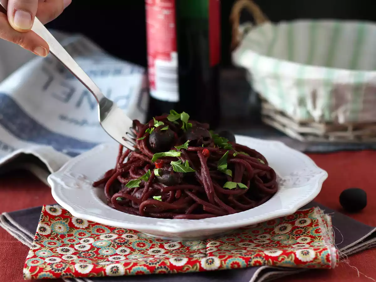 Spaghetti alla fuoco di bacco: rødvinspasta, der giver noget særligt til bordet - foto 4