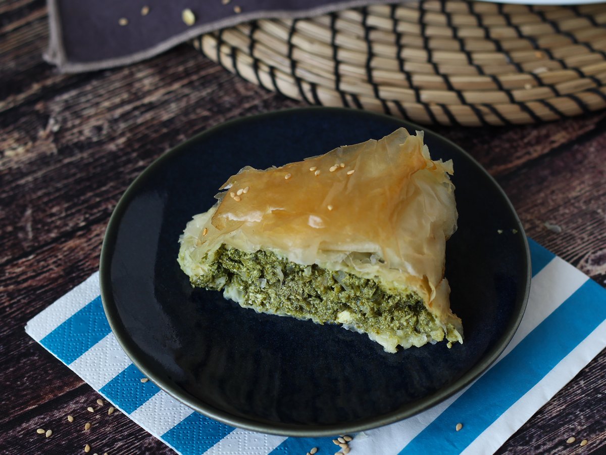 Spanakopita, den supernemme græske tærte med spinat og fetaost