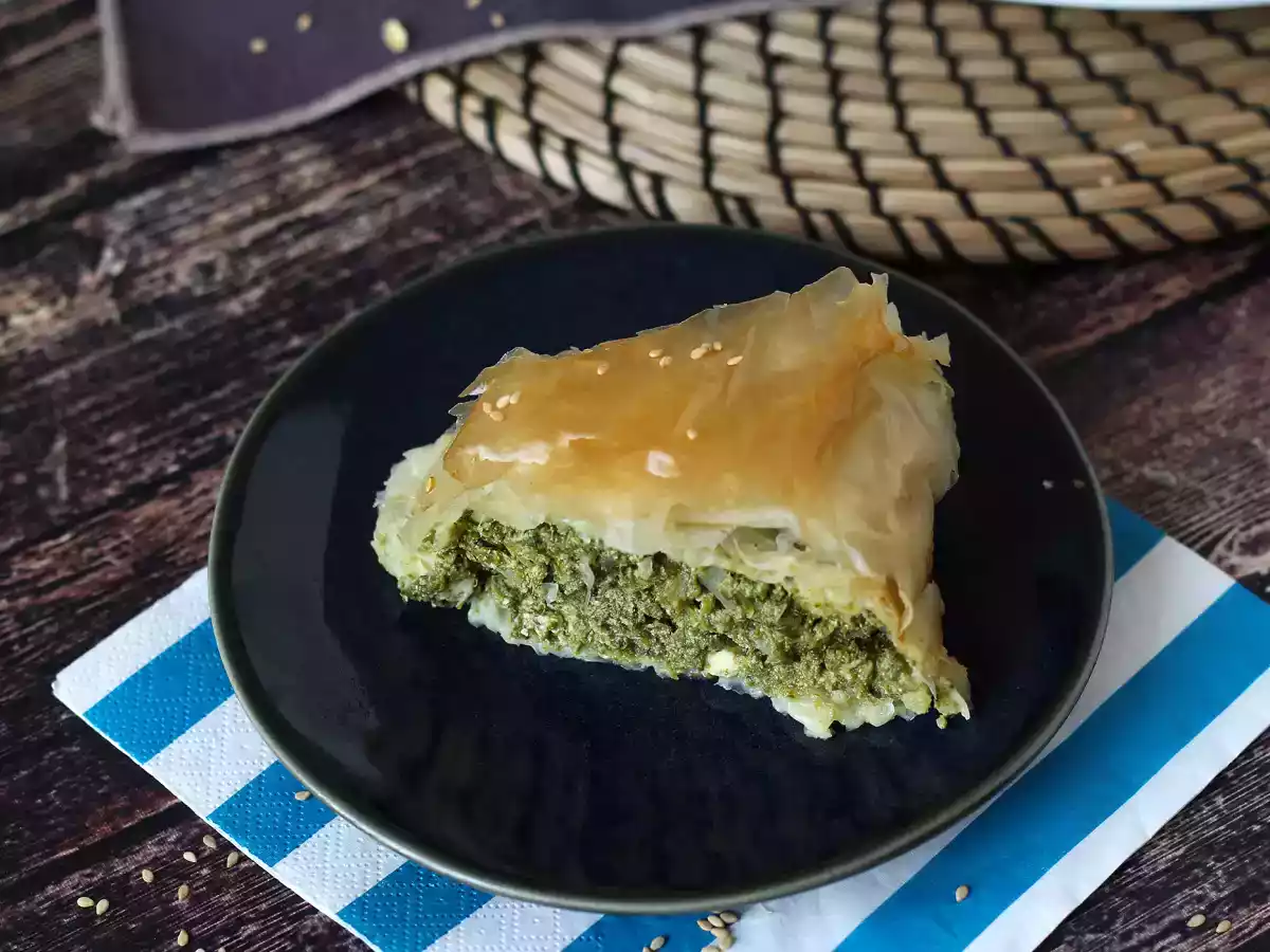 Spanakopita, den supernemme græske tærte med spinat og fetaost