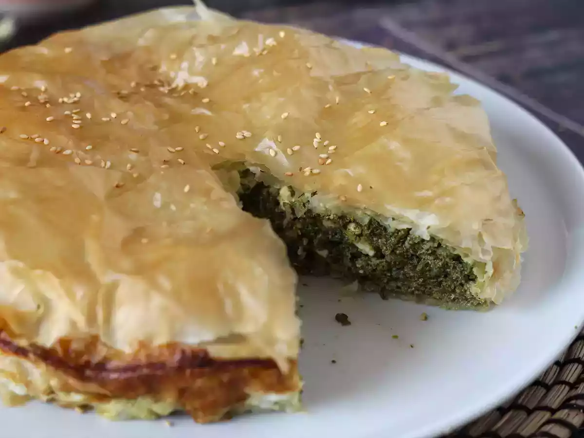 Spanakopita, den supernemme græske tærte med spinat og fetaost - foto 2