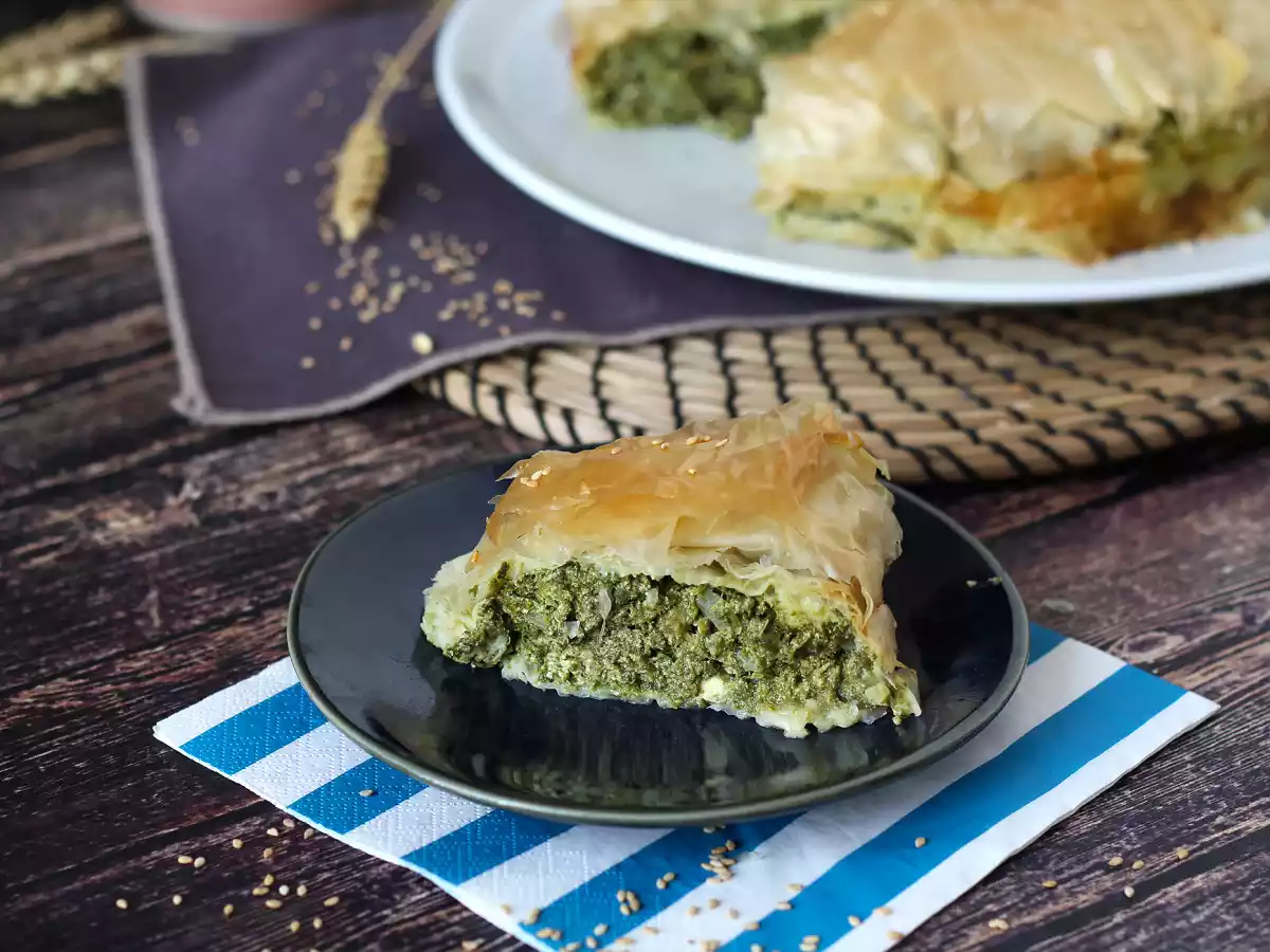 Spanakopita, den supernemme græske tærte med spinat og fetaost - foto 3