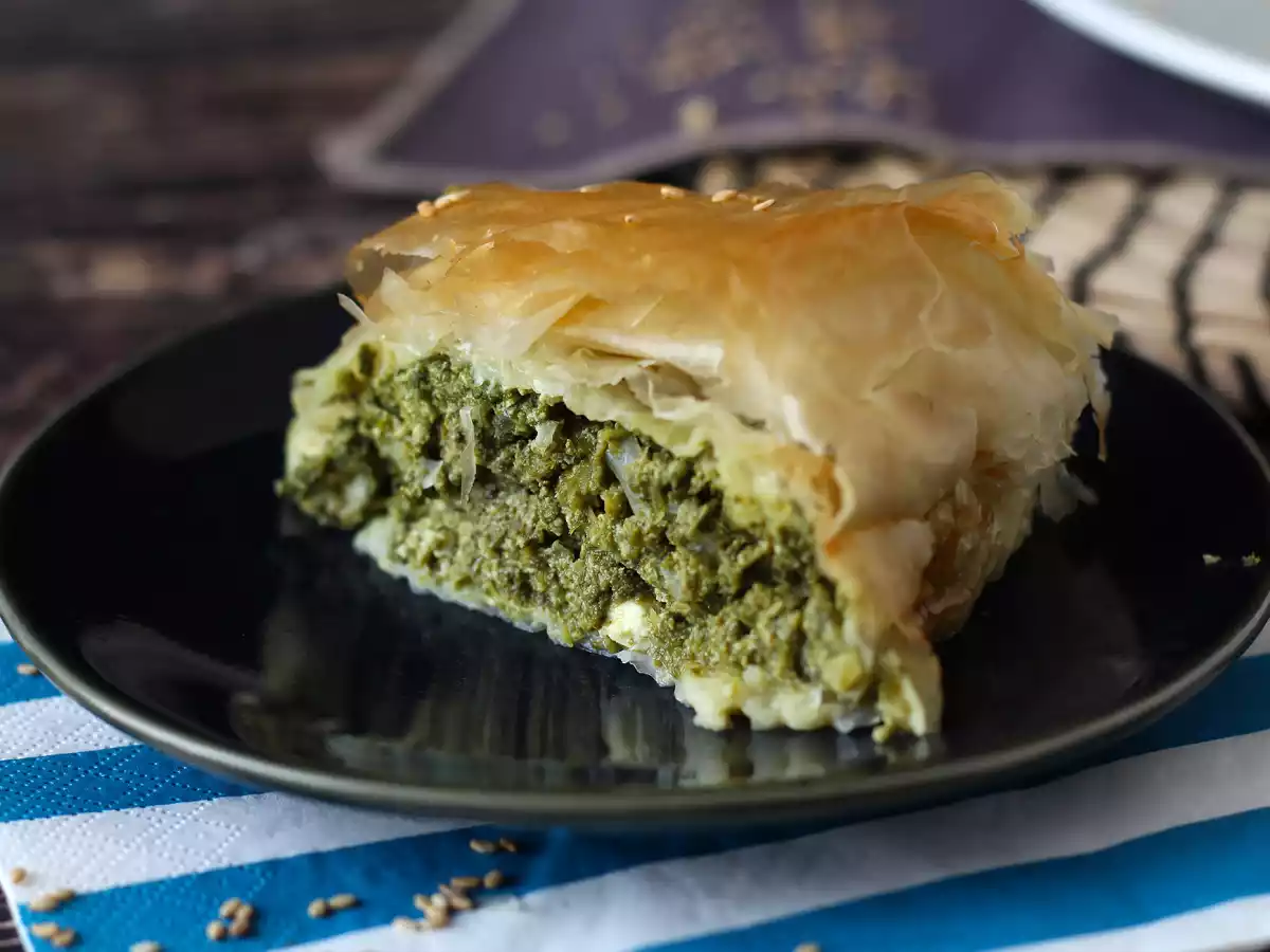 Spanakopita, den supernemme græske tærte med spinat og fetaost - foto 5